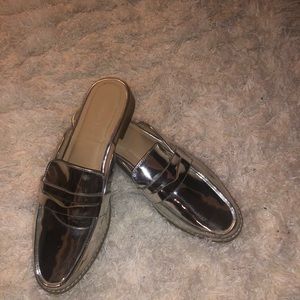 London Rag Silver loafer slides size 9